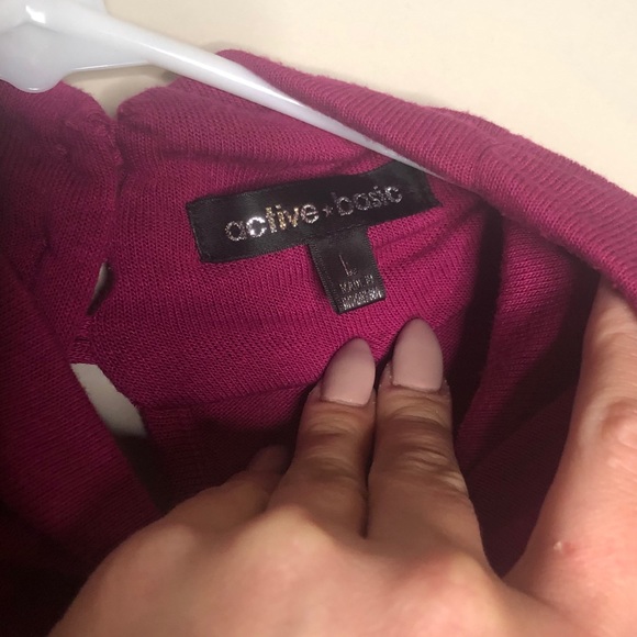 Active & basic burgundy turtle neck - Picture 2 of 3